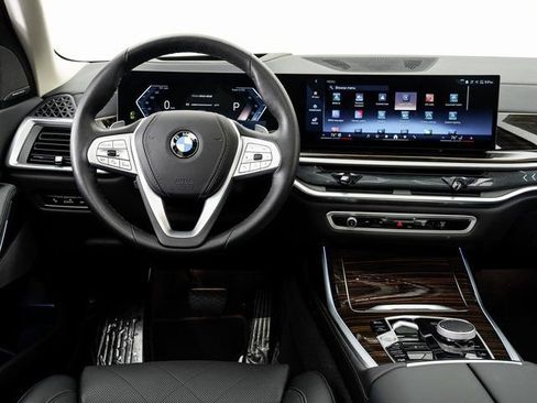Used 2026 BMW X7 xDrive40i image 16