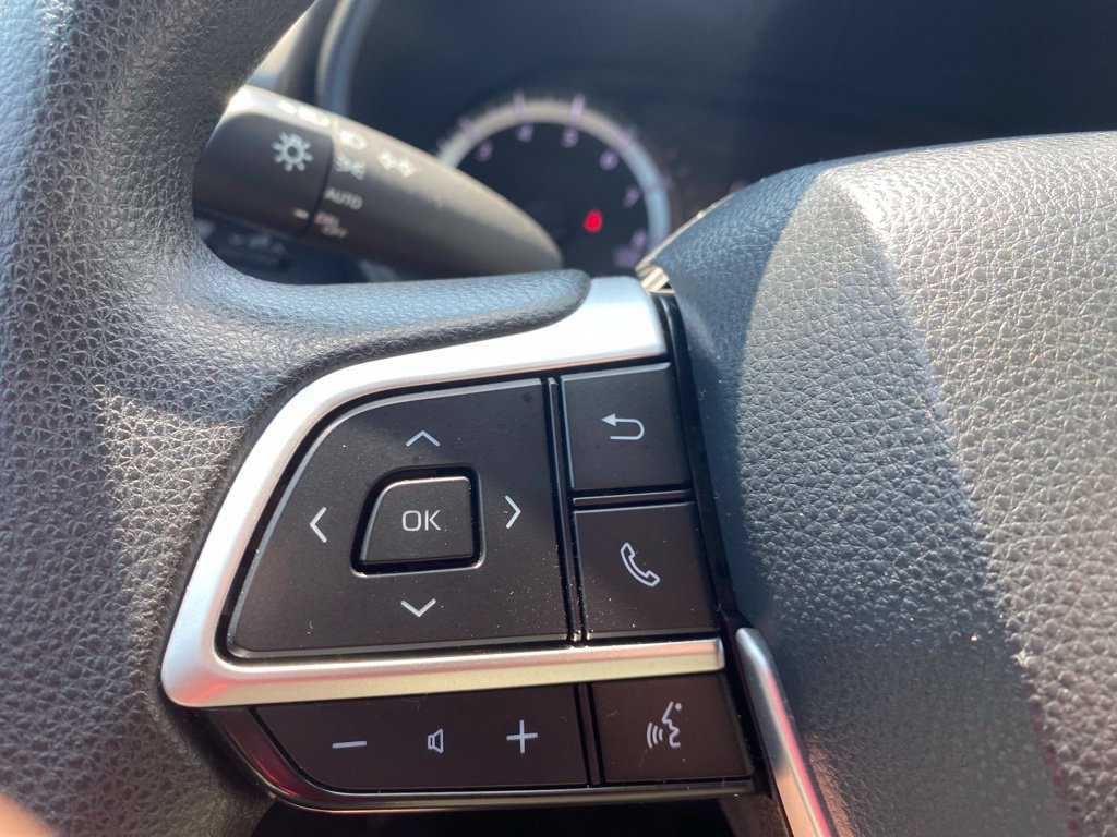 Used 2023 Toyota Highlander L FWD image 27
