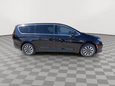 Used 2024 Chrysler Pacifica Limited FWD image 9