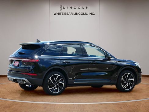 Used 2025 Lincoln Corsair Reserve w/ Equipment Group 202A AWD/4WD image 5