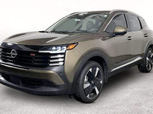 Certified 2025 Nissan Kicks SR FWD image 13