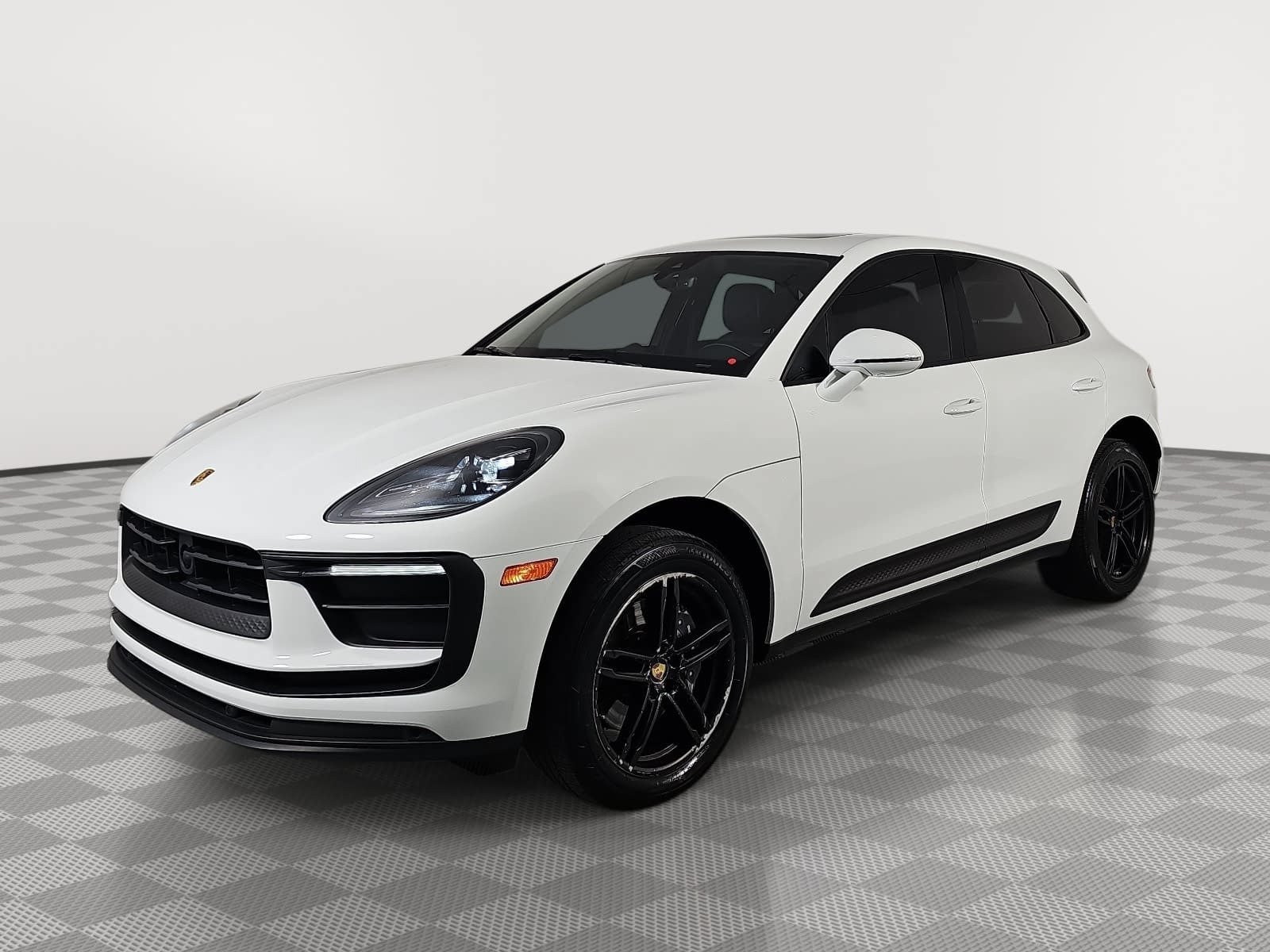 Used 2022 Porsche Macan w/ Premium Package Plus AWD/4WD image 4