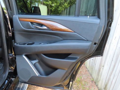 Used 2018 Cadillac Escalade Premium Luxury RWD image 27