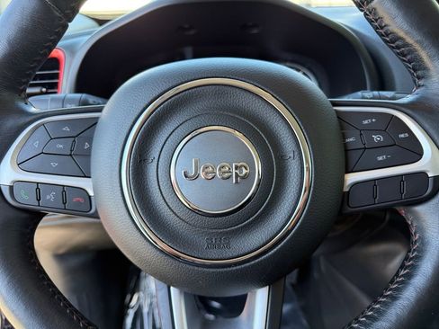 Used 2017 Jeep Renegade Trailhawk w/ Premium Trailhawk Package AWD/4WD image 20