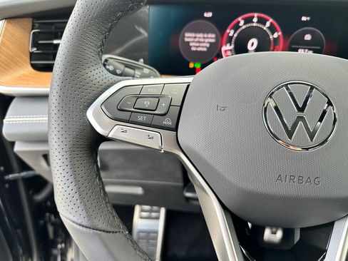 New 2026 Volkswagen Tiguan SEL R-Line AWD/4WD image 15