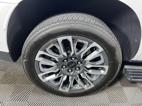 Used 2024 GMC Yukon Denali Ultimate AWD/4WD image 20