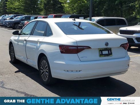 Used 2020 Volkswagen Jetta SE image 3