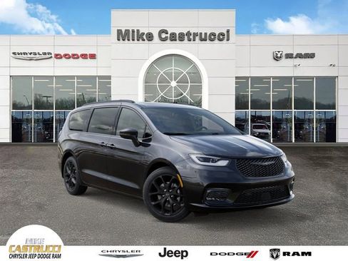New 2026 Chrysler Pacifica Limited w/ S Appearance Package image 1