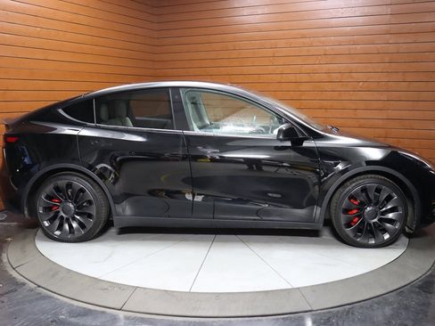 Used 2023 Tesla Model Y Performance image 22