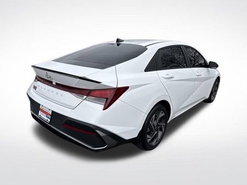 Certified 2025 Hyundai Elantra Sport FWD image 5