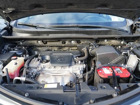 Used 2016 Toyota RAV4 LE FWD image 8