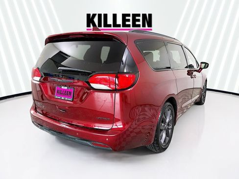 Used 2019 Chrysler Pacifica Limited w/ Advanced Safetytec Group FWD image 5