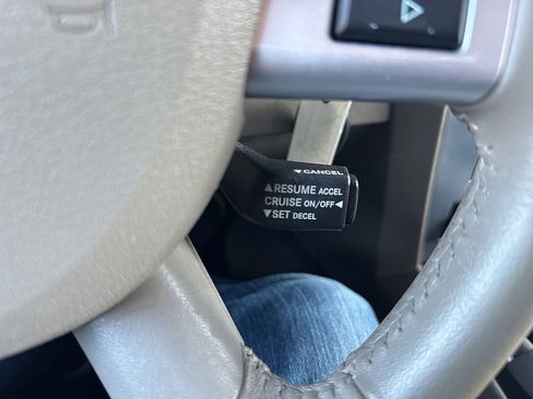 Used 2008 Jeep Commander Sport image 49