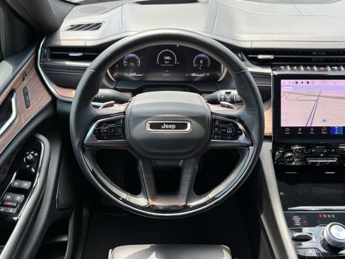 Used 2022 Jeep Grand Cherokee Summit w/ Adv Protech Group IV AWD/4WD image 18