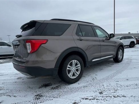Used 2021 Ford Explorer XLT w/ Equipment Group 202A image 8
