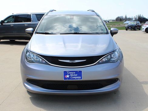 Used 2021 Chrysler Voyager Lxi image 2