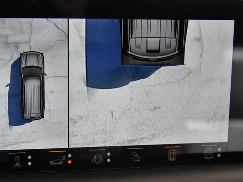 Used 2023 Chevrolet Tahoe Premier w/ Advanced Technology Package RWD image 23