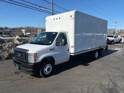 Used 2024 Ford E-350 and Econoline 350 Super Duty w/ Power Windows & Locks Group image 3