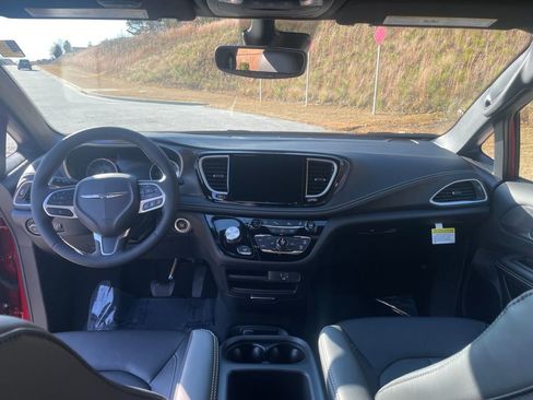 New 2026 Chrysler Pacifica Select image 22