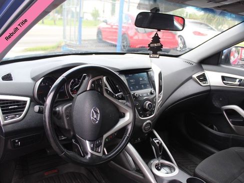 Used 2017 Hyundai Veloster Base image 11