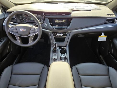 New 2026 Cadillac XT5 Luxury image 13
