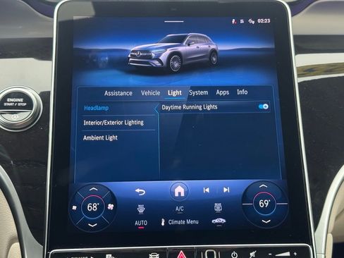 Used 2025 Mercedes-Benz GLC 300 4MATIC image 31