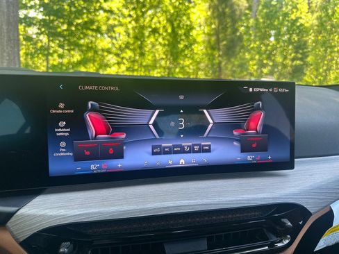 Certified 2025 BMW 330i Sedan image 33