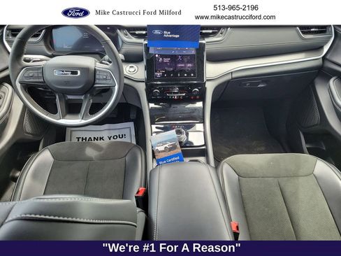 Used 2025 Jeep Grand Cherokee L Altitude AWD/4WD image 10