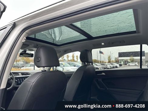 Used 2020 Volkswagen Tiguan SE w/ Panoramic Sunroof Package image 15