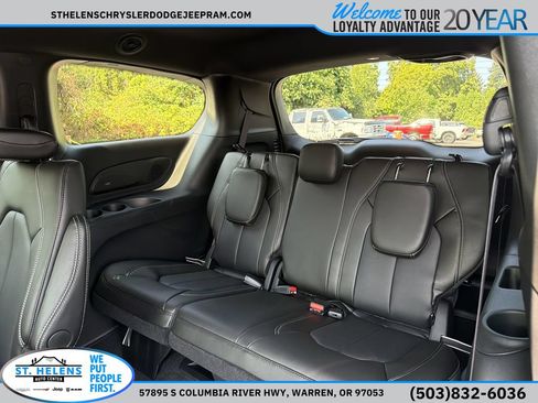New 2027 Chrysler Pacifica Select w/ Family Tech Group AWD/4WD image 15