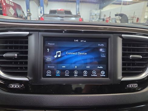 Used 2021 Chrysler Voyager Lxi image 19