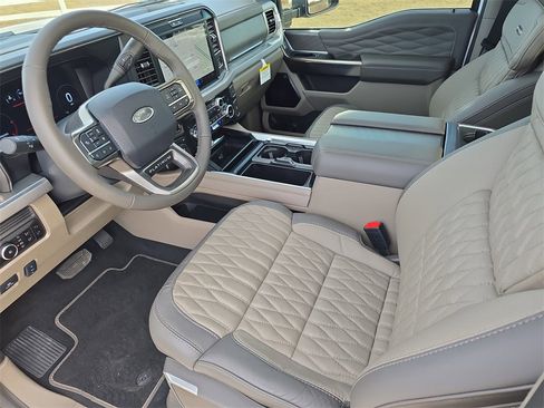 Used 2025 Ford F450 Platinum w/ Platinum Plus Package image 17