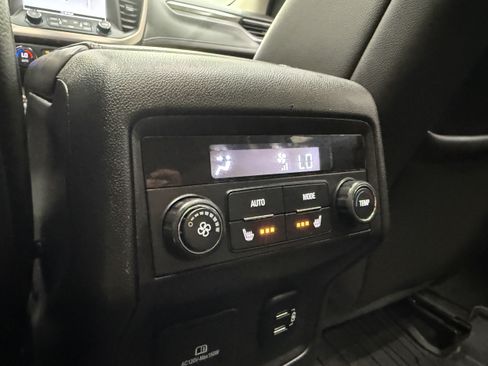 Used 2018 GMC Acadia Denali w/ Technology Package AWD/4WD image 25