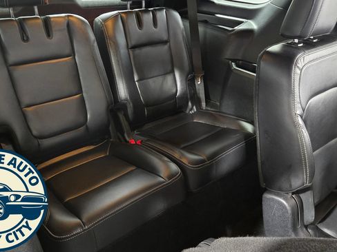 Used 2017 Ford Explorer Limited w/ Equipment Group 301A AWD/4WD image 39