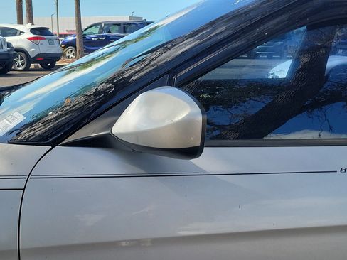 Used 2012 Hyundai Veloster image 6