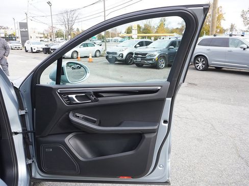 Used 2022 Porsche Macan image 24