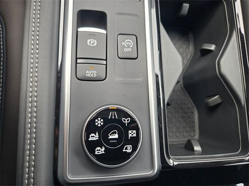 New 2025 Nissan Pathfinder Platinum image 21