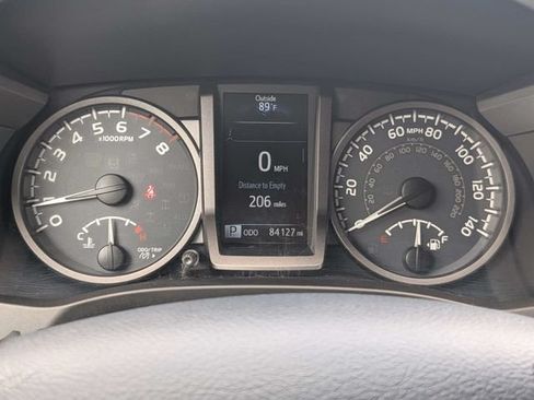 Used 2018 Toyota Tacoma TRD Sport AWD/4WD image 22