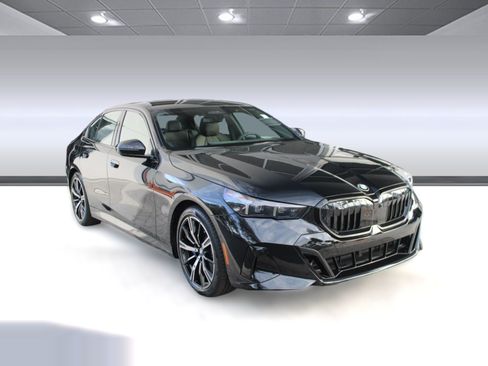 Used 2026 BMW 530i xDrive w/ Executive Package AWD/4WD image 7