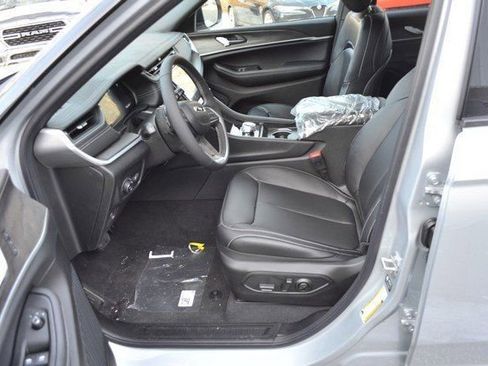 New 2025 Jeep Grand Cherokee Limited image 14