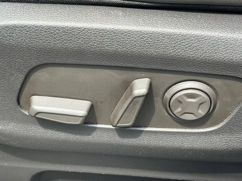 Used 2026 Kia Carnival FWD image 23