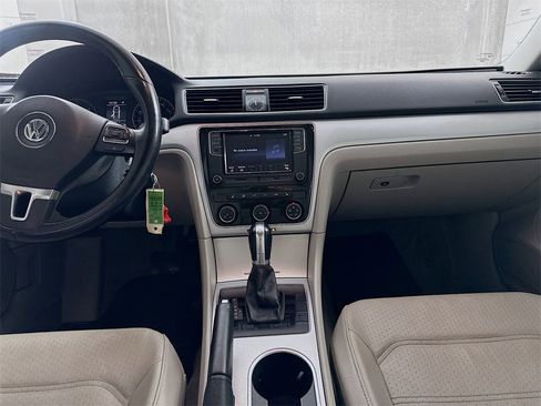 Used 2013 Volkswagen Passat TDI SE image 19