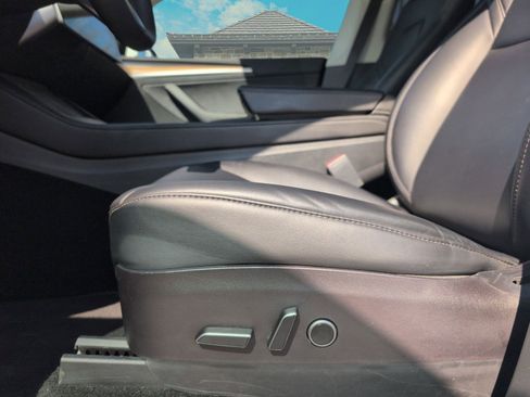 Used 2022 Tesla Model Y Performance image 7