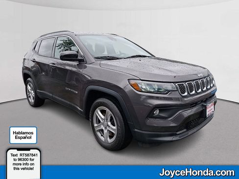 Used 2024 Jeep Compass Latitude w/ Sun and Sound Group AWD/4WD image 1