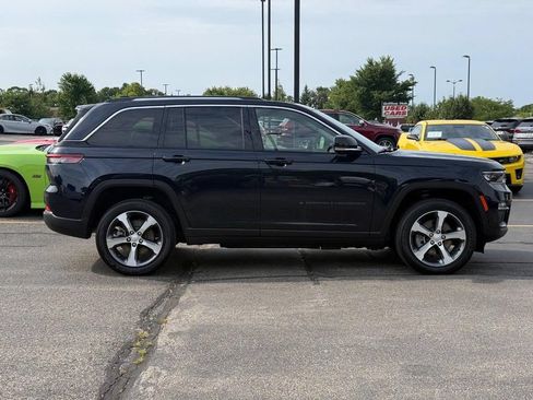 Certified 2023 Jeep Grand Cherokee 4WD 4xe w/ Luxury Tech Group II image 2