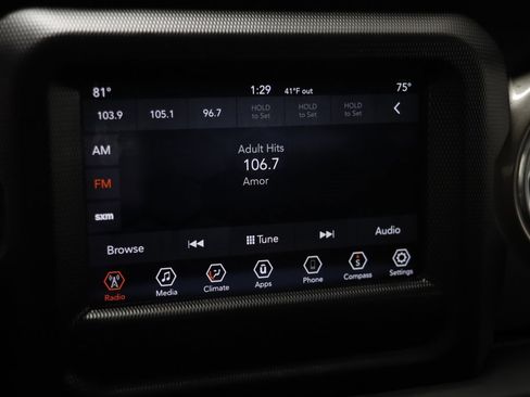 Used 2018 Jeep Wrangler Unlimited Sahara image 9