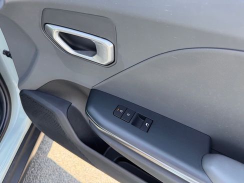 Used 2025 Kia K4 LXS image 29