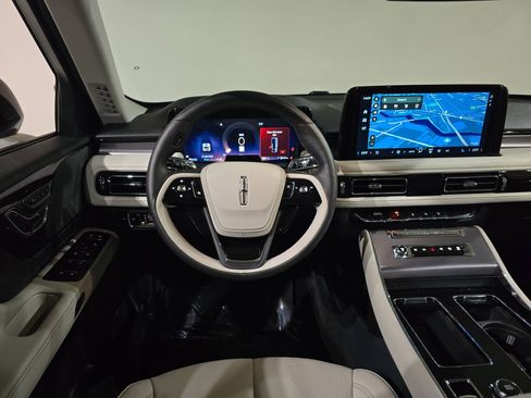 New 2026 Lincoln Aviator AWD w/ Jet Appearance Package image 17