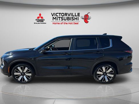 Used 2025 Mitsubishi Outlander SE AWD/4WD image 4
