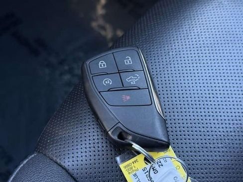 Used 2022 GMC Sierra 1500 SLT w/ SLT Convenience Package image 33